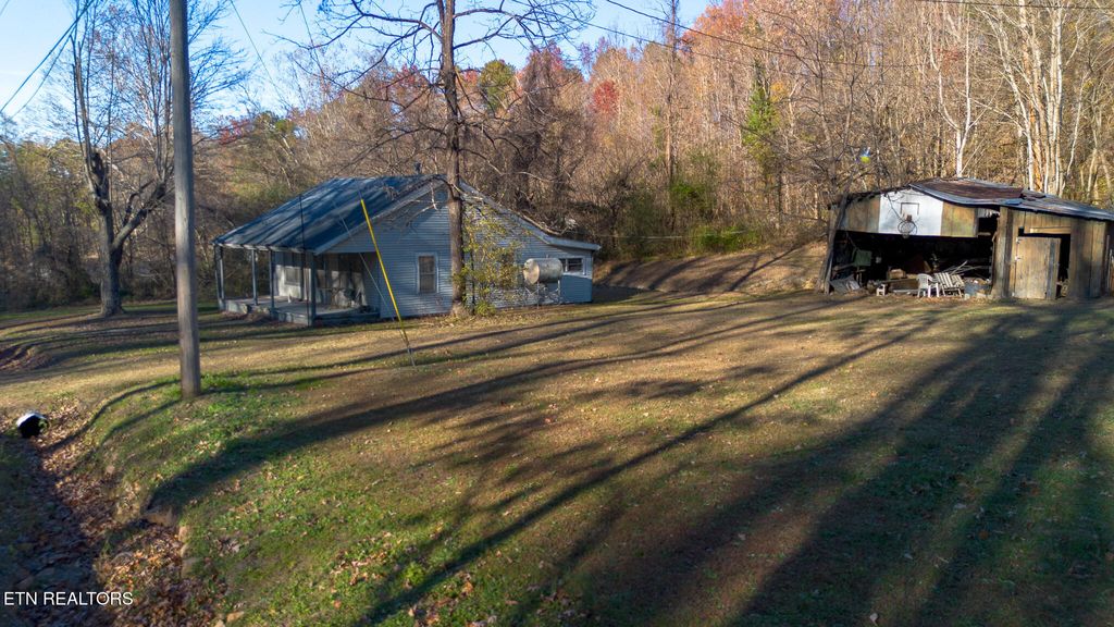 Photo of 1480 Halls Top Rd, Newport, TN 37821 (MLS # 1322270)