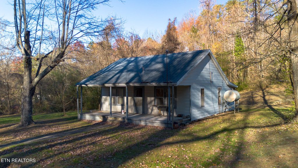 Photo of 1480 Halls Top Rd, Newport, TN 37821 (MLS # 1322270)