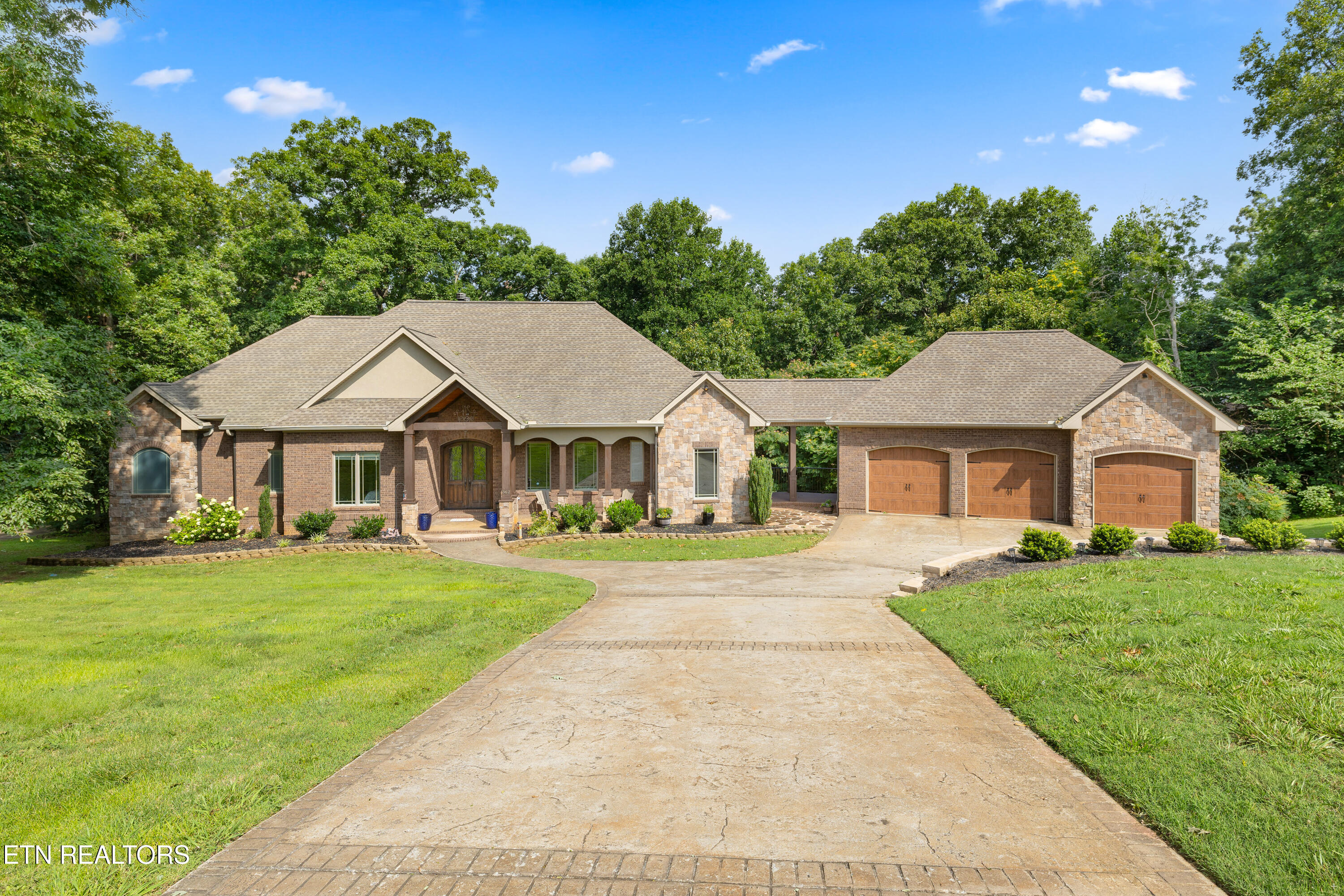 362 Parkwood Circle