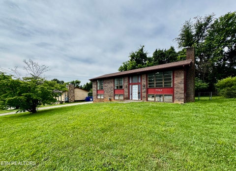 Photo of 7512 S Whispering Oak Circle, Powell, TN 37849 (MLS # 1345318)