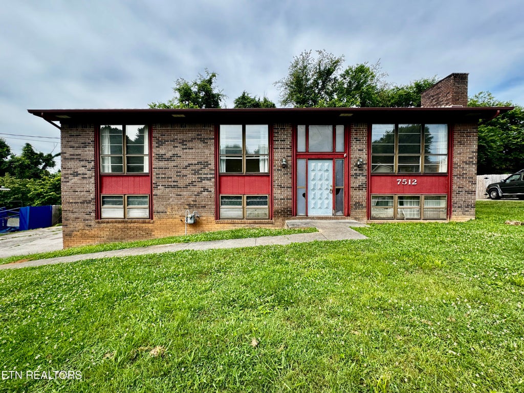 Photo of 7512 S Whispering Oak Circle, Powell, TN 37849 (MLS # 1345318)