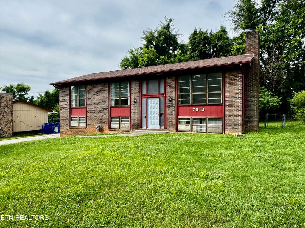 Photo of 7512 S Whispering Oak Circle, Powell, TN 37849 (MLS # 1345318)