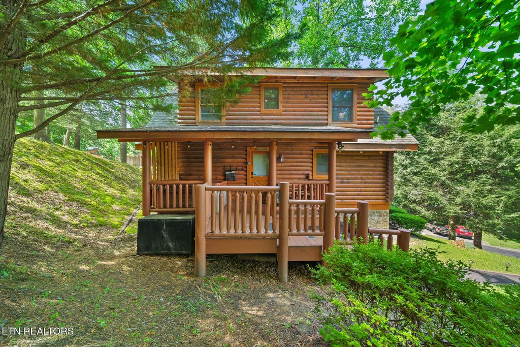 Photo of 3319 Covered Bridge Way, Sevierville, TN 37862 (MLS # 1304856)