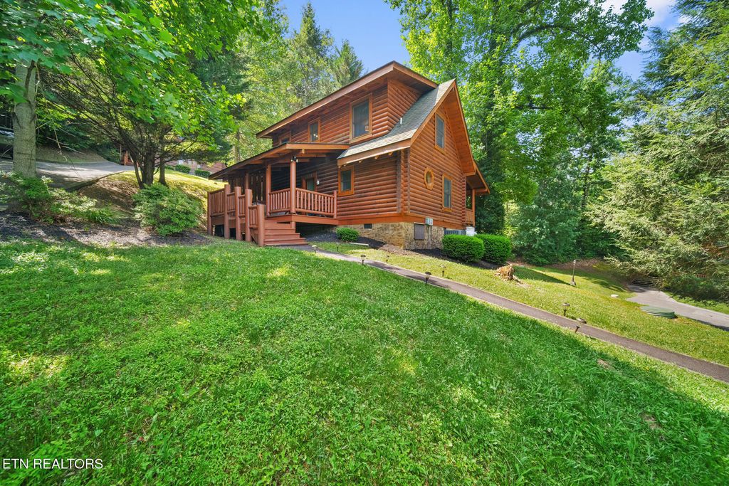 Photo of 3319 Covered Bridge Way, Sevierville, TN 37862 (MLS # 1304856)