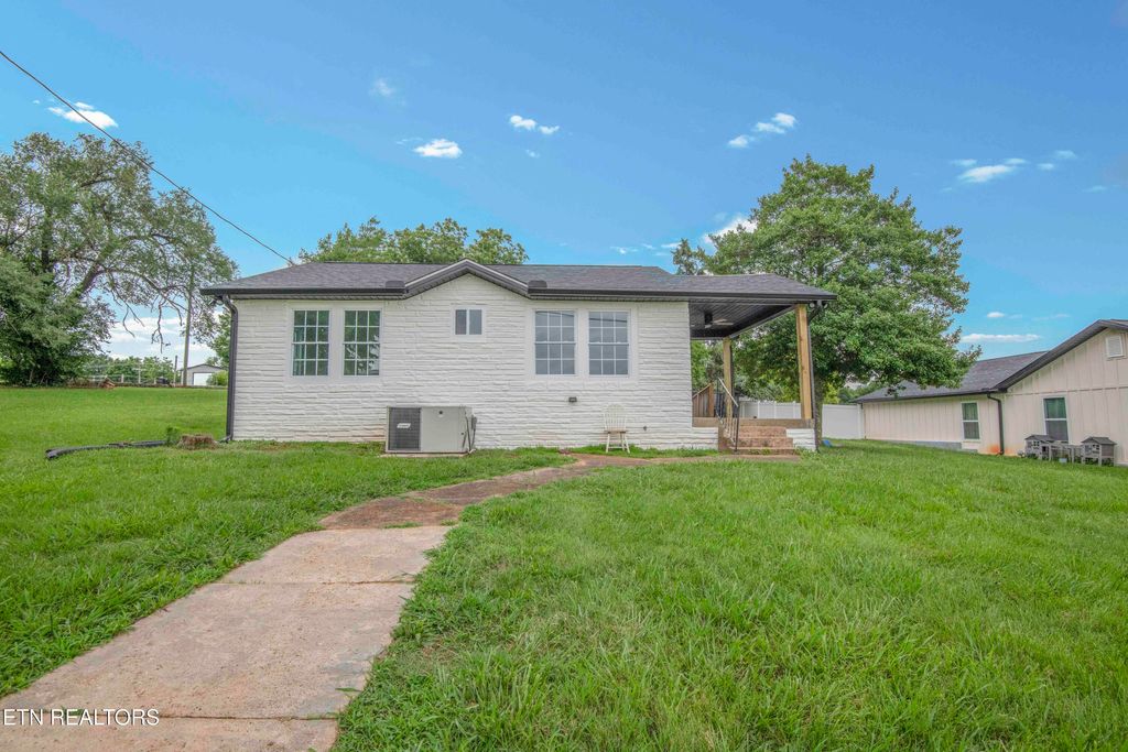 Photo of 1004 Cannon Ave, Sweetwater, TN 37874 (MLS # 1304963)