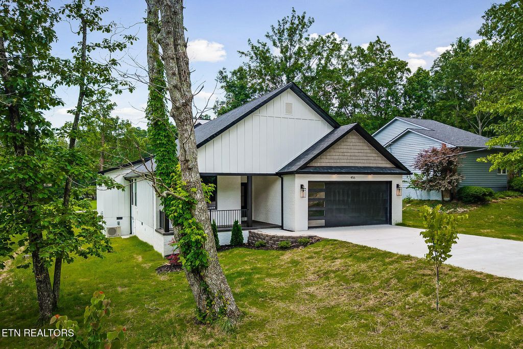 Photo of 456 Lakeview Drive, Crossville, TN 38558 (MLS # 1323772)