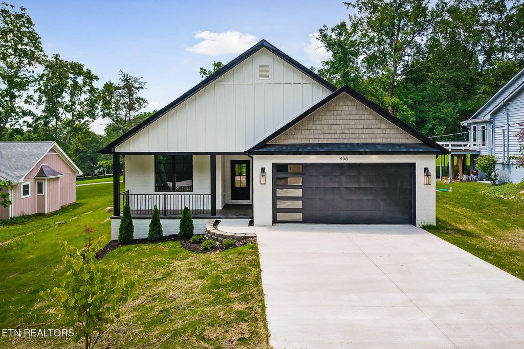 Photo of 456 Lakeview Drive, Crossville, TN 38558 (MLS # 1323772)