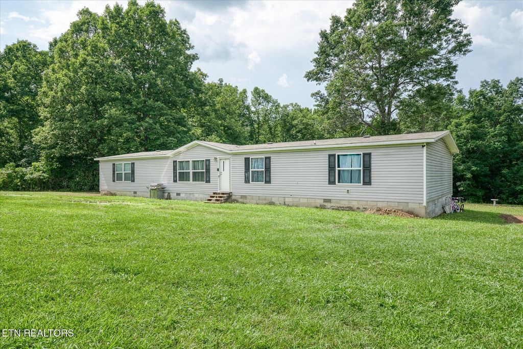Photo of 90 Byers Lane, Crossville, TN 38571 (MLS # 1326000)