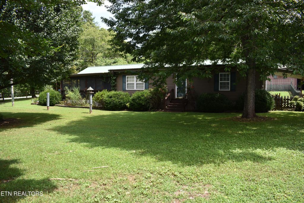 Photo of 111 Chestnut Circle, LaFollette, TN 37766 (MLS # 1308774)