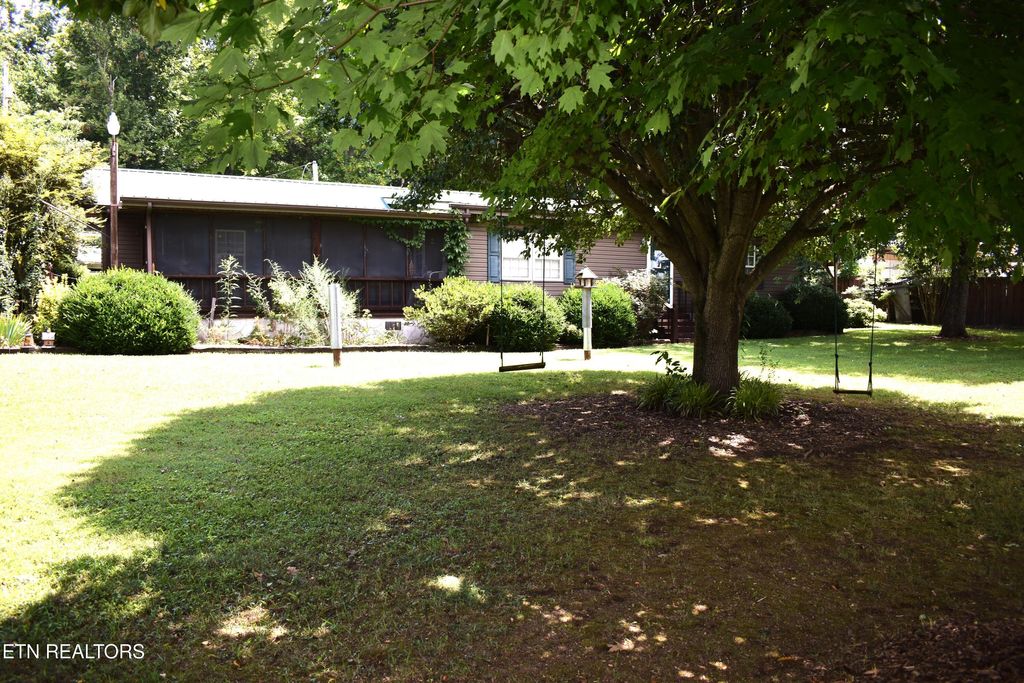 Photo of 111 Chestnut Circle, LaFollette, TN 37766 (MLS # 1308774)
