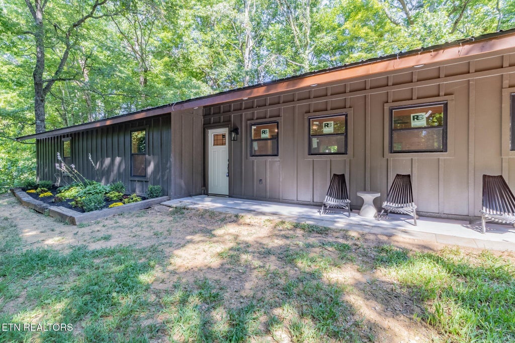 Photo of 927 Carvers Lane, Sevierville, TN 37876 (MLS # 1354410)