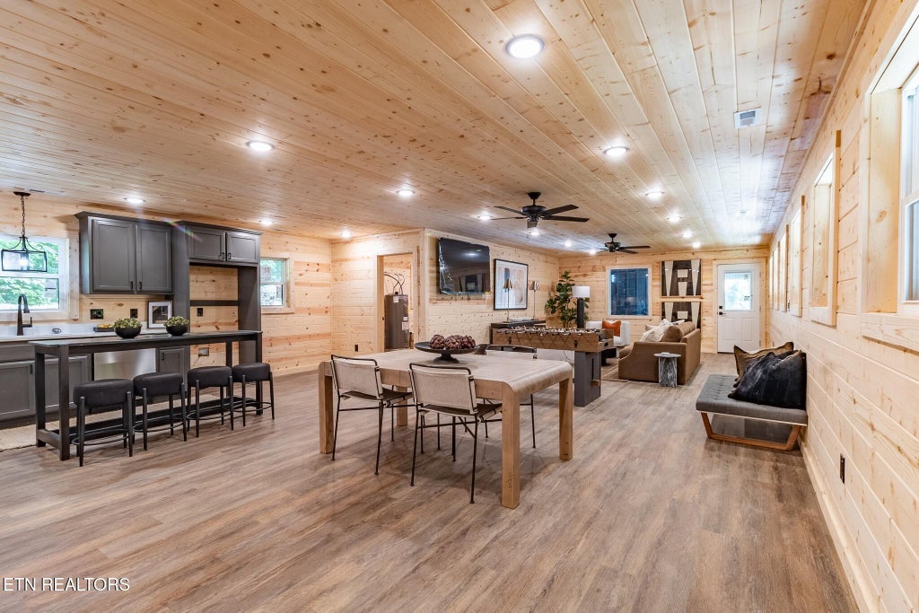 Photo of 927 Carvers Lane, Sevierville, TN 37876 (MLS # 1354410)