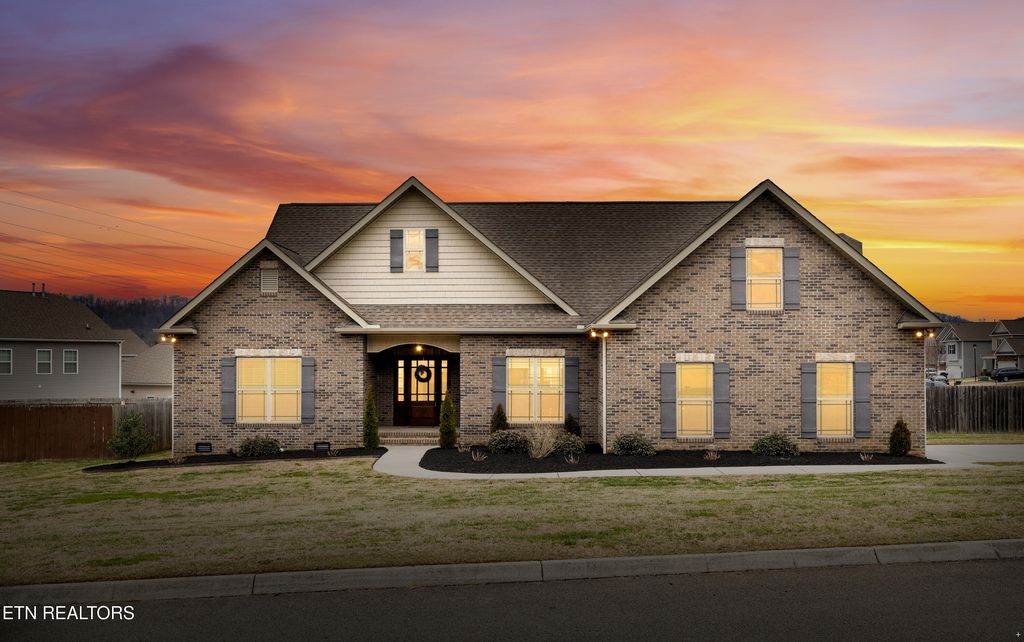 Photo of 6101 Pembridge Rd, Knoxville, TN 37912 (MLS # 1325674)