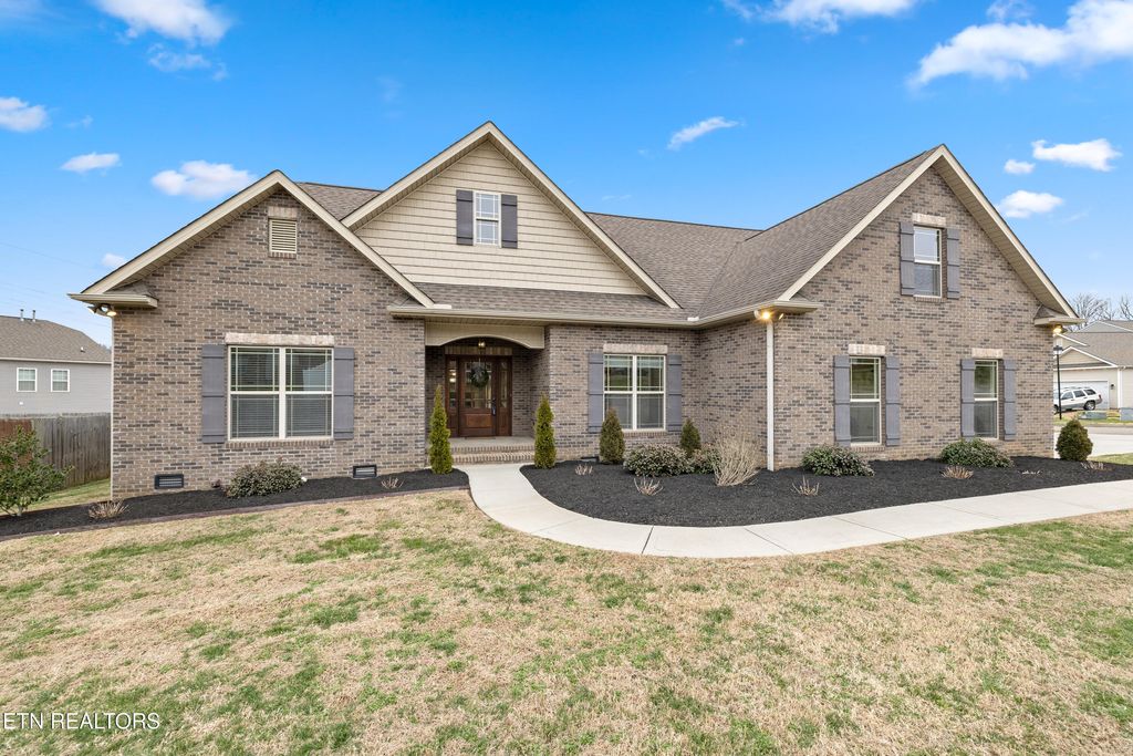 Photo of 6101 Pembridge Rd, Knoxville, TN 37912 (MLS # 1325674)