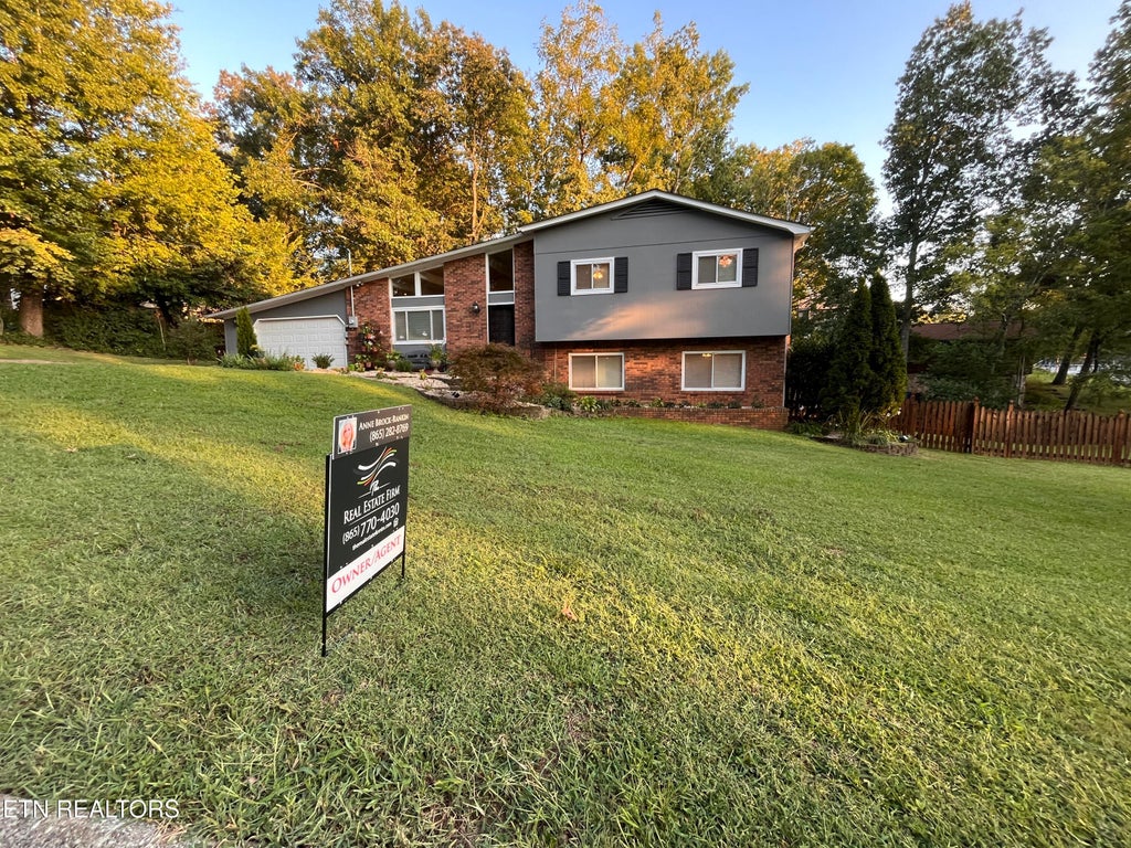 Photo of 104 Clark Lane, Oak Ridge, TN 37830 (MLS # 1351896)