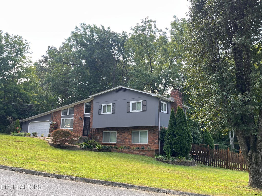 Photo of 104 Clark Lane, Oak Ridge, TN 37830 (MLS # 1351896)