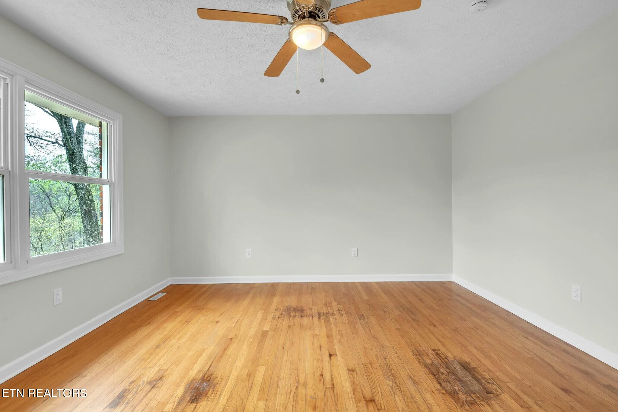 246 Robertson Lane