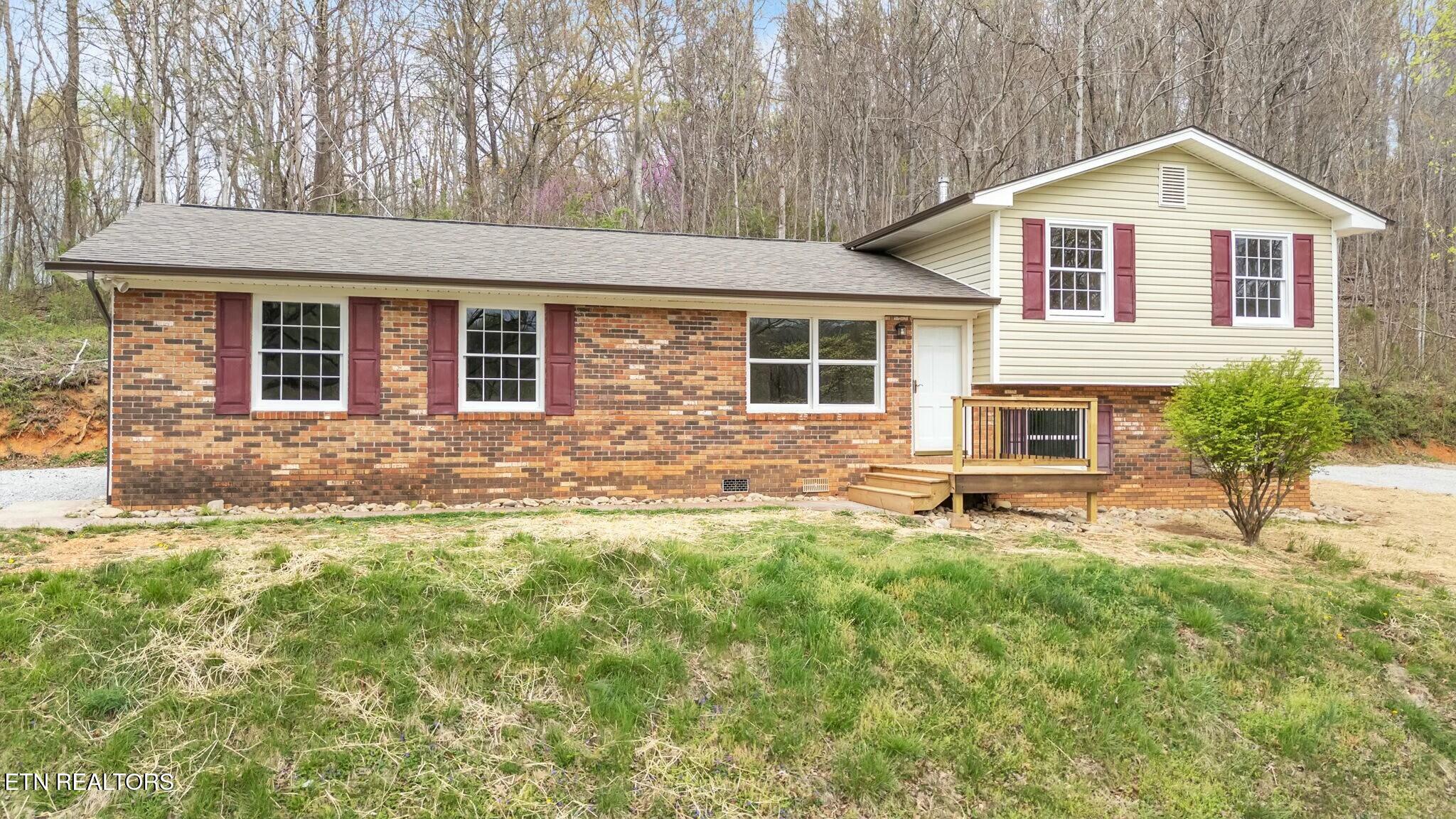 246 Robertson Lane