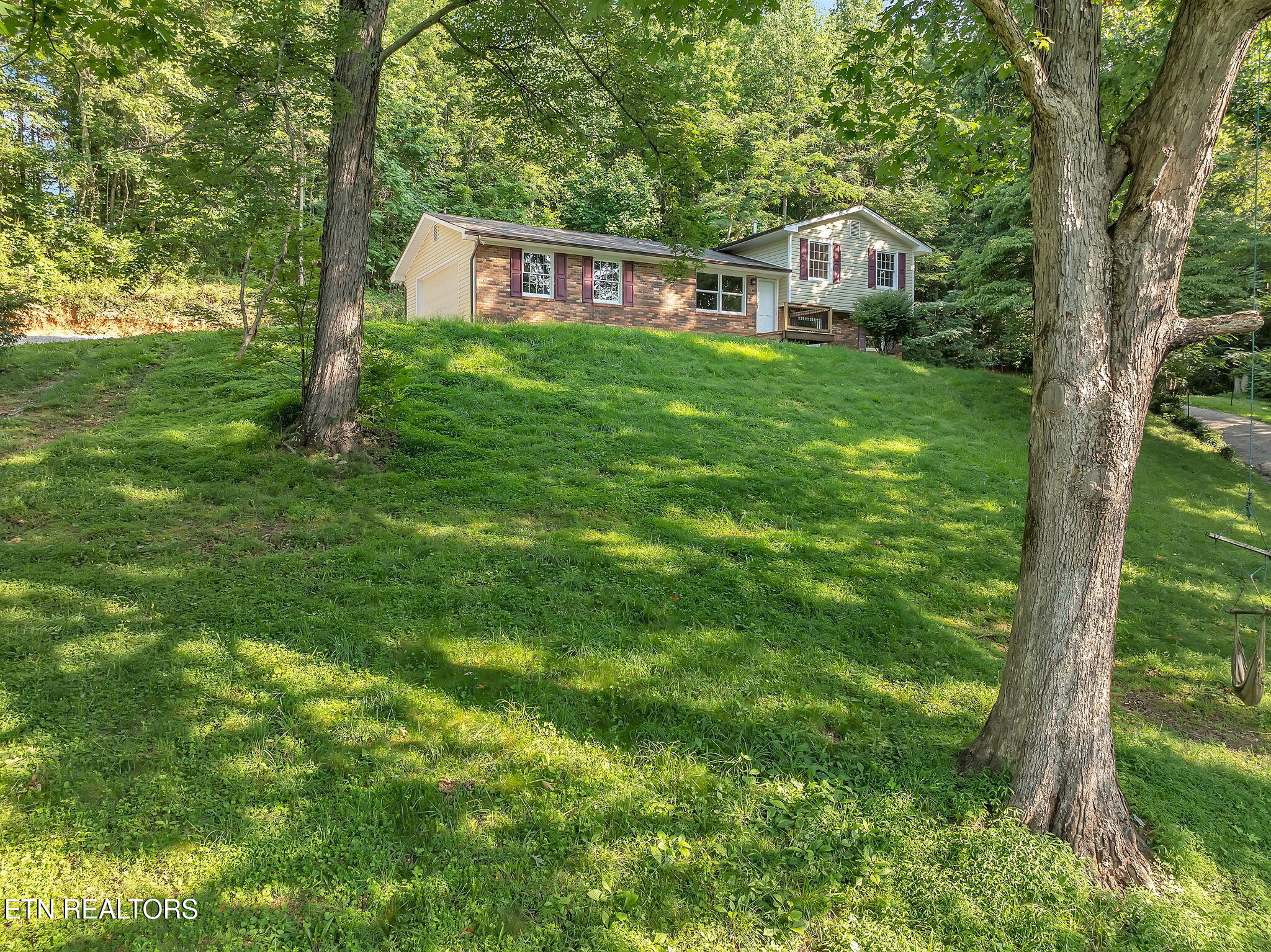 246 Robertson Lane
