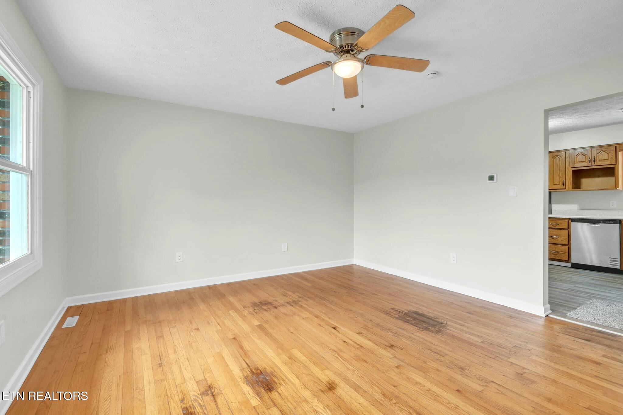 246 Robertson Lane