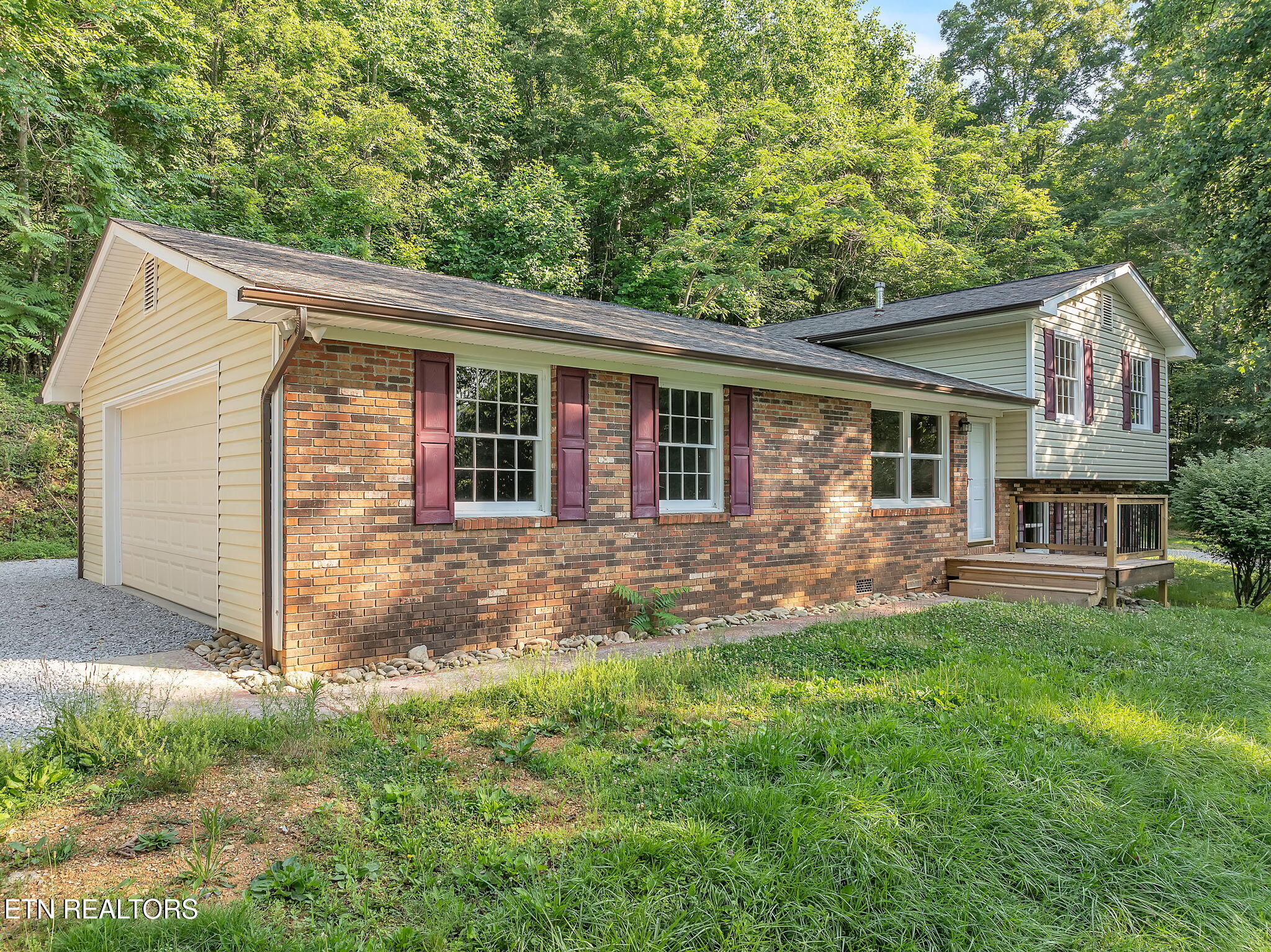 246 Robertson Lane