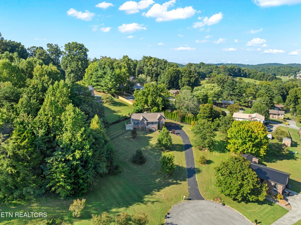 Photo of 1580 Pin Oak Drive, Morristown, TN 37814 (MLS # 1354159)