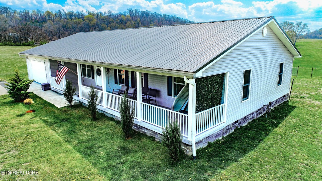 Photo of 233 Scenic Dr, Newport, TN 37821 (MLS # 1295653)