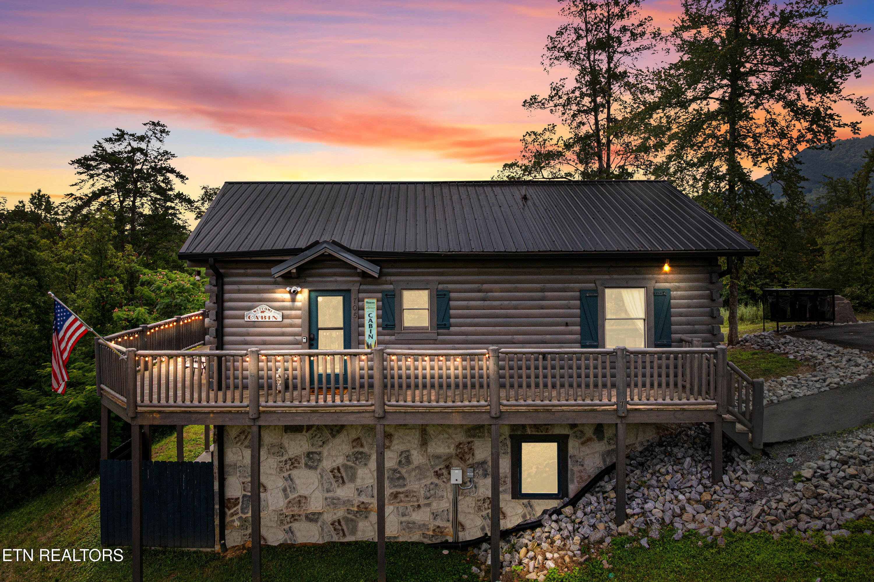 705 Rondayview Lane