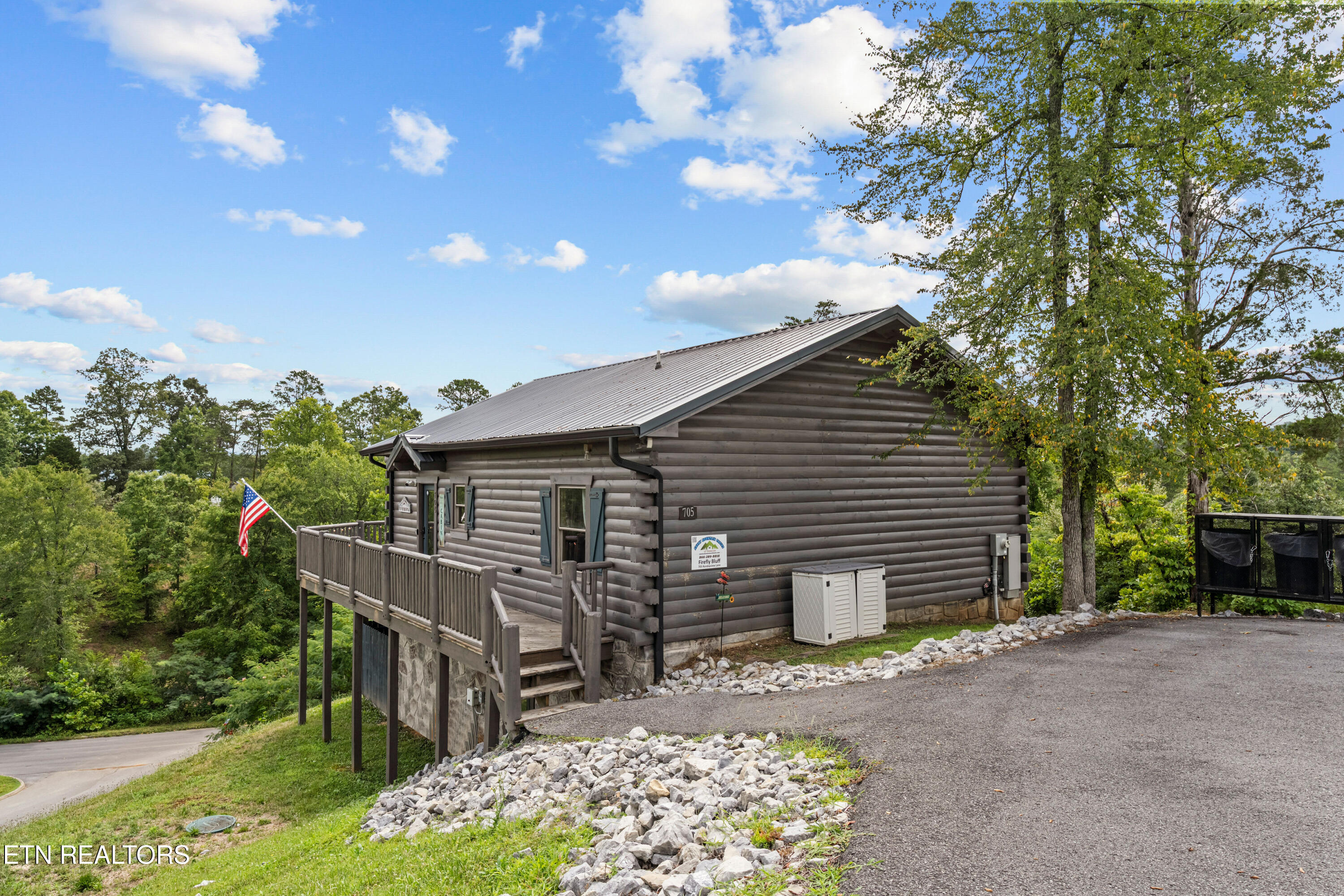 705 Rondayview Lane