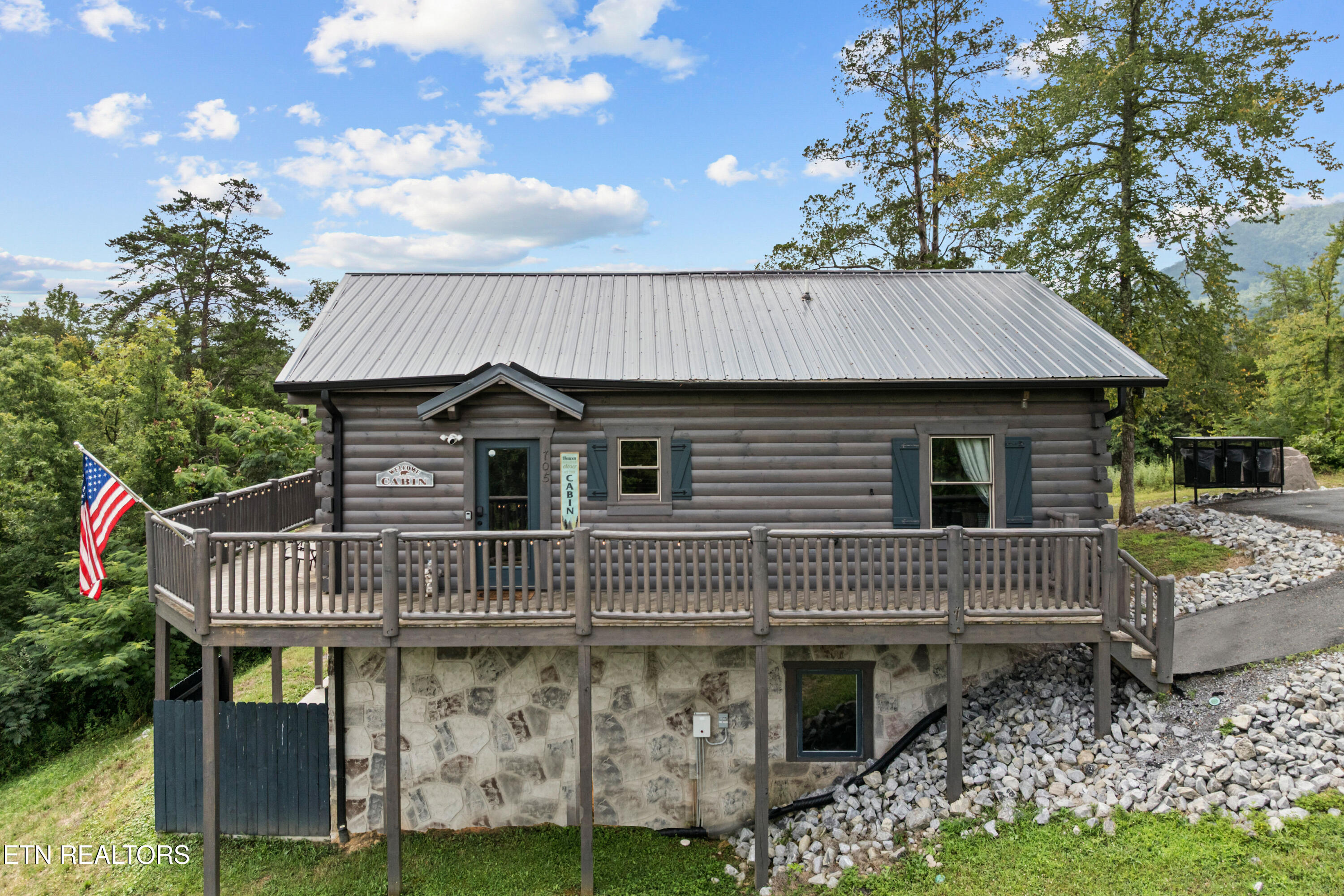 705 Rondayview Lane