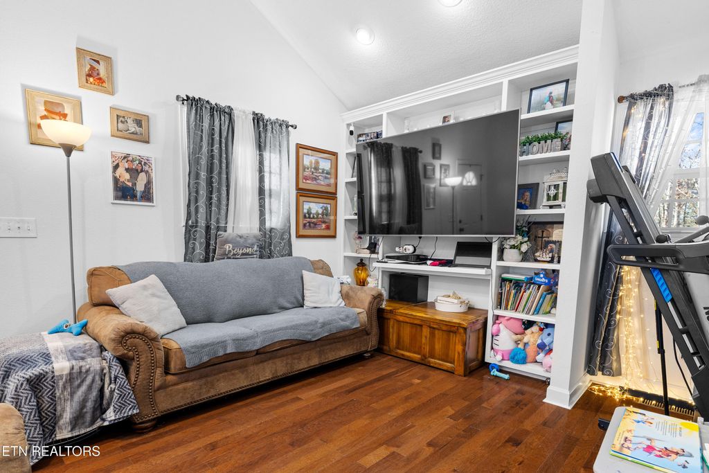 Photo of 877 Gamble Gap Rd Rd, Tellico Plains, TN 37385 (MLS # 1292413)