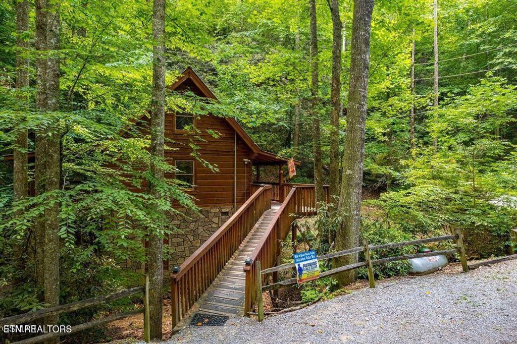 Photo of 1823 Laurel Valley Way, Sevierville, TN 37862 (MLS # 1323387)