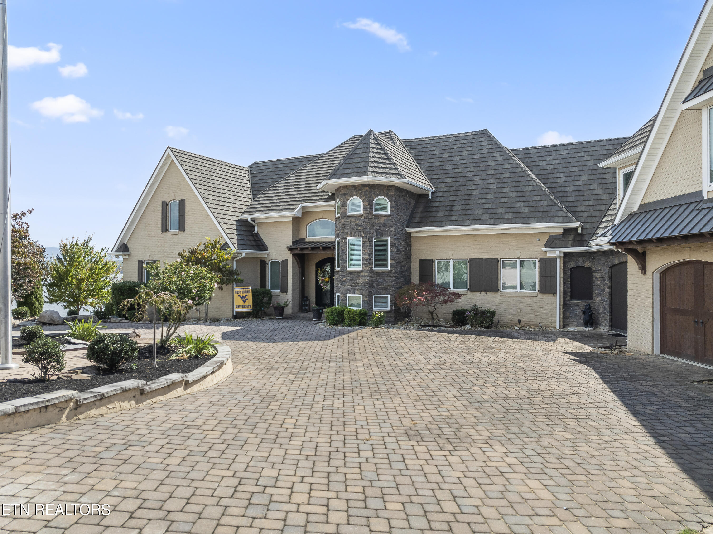 450 Riverbend Drive
