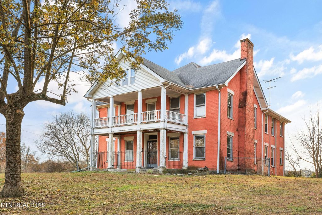 Photo of 1305 Big Springs Rd, Maryville, TN 37801 (MLS # 1322611)
