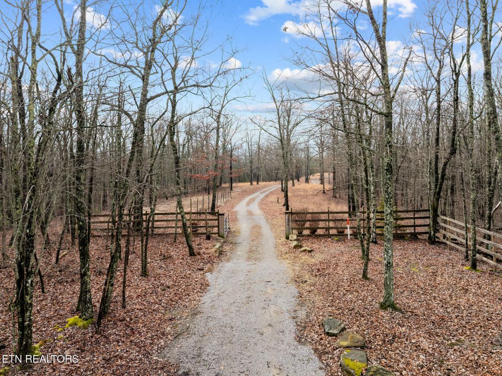 Photo of 1478 Mawila Ridge Rd, Crossville, TN 38555 (MLS # 1334446)