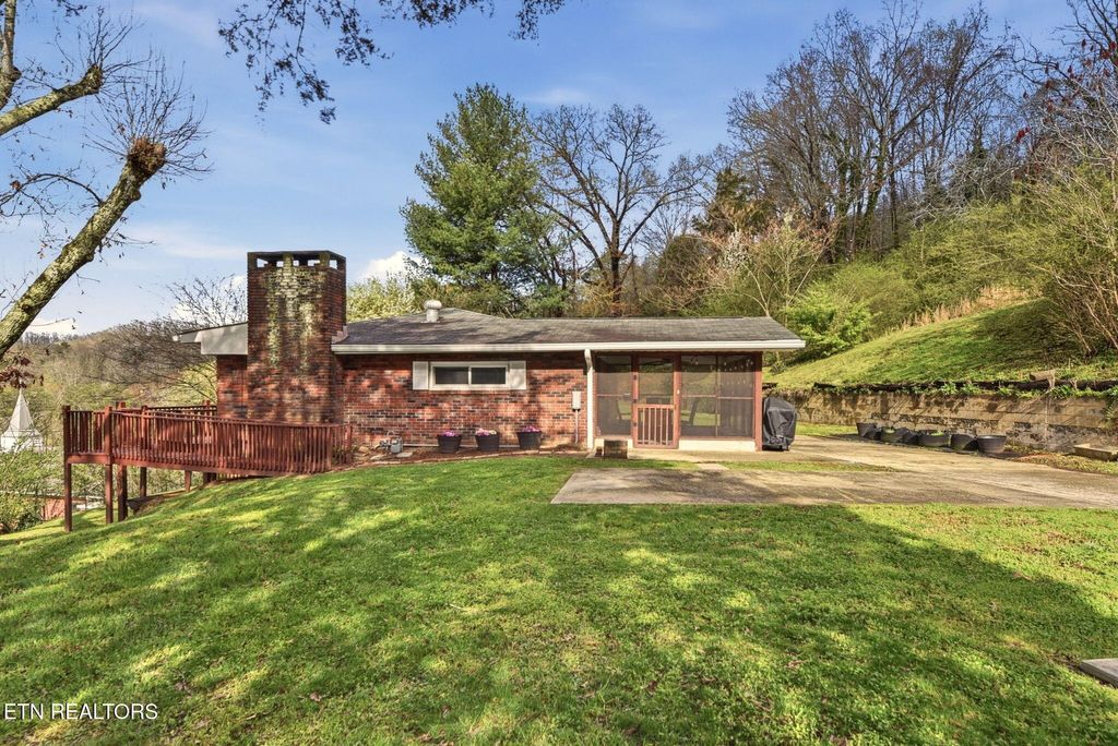 Photo of 104 Richards Drive, Oliver Springs, TN 37840 (MLS # 1332521)