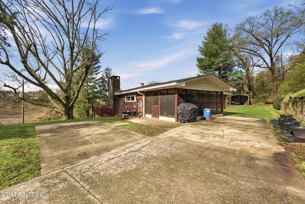 Photo of 104 Richards Drive, Oliver Springs, TN 37840 (MLS # 1332521)