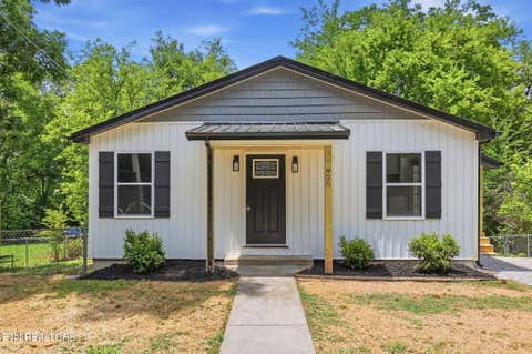 Photo of 925 Cherokee St, Maryville, TN 37804 (MLS # 1343747)