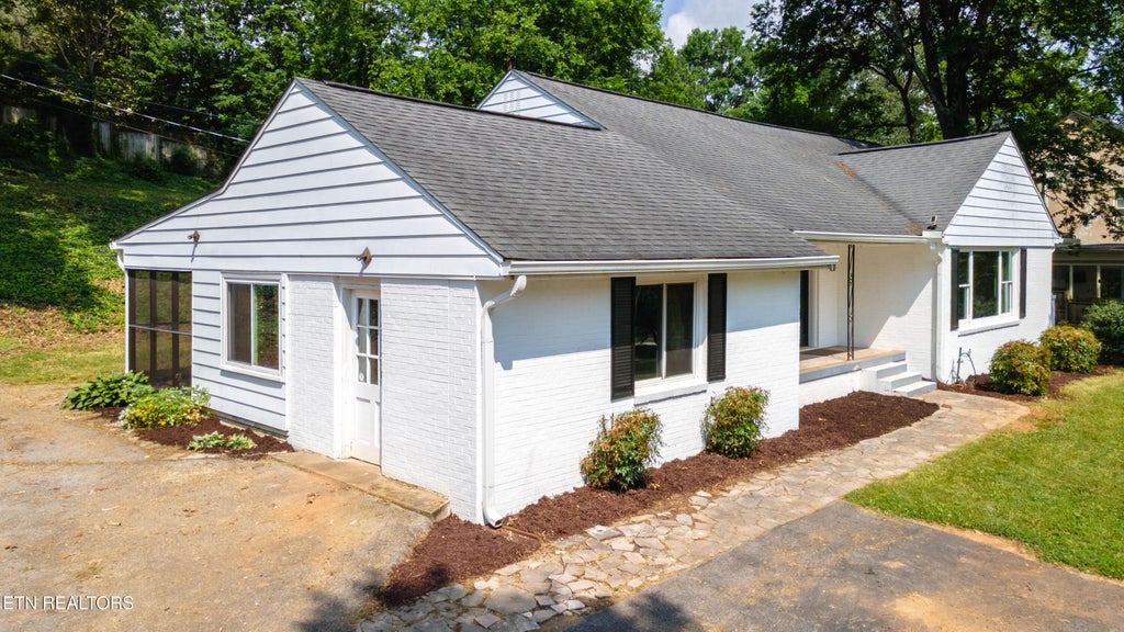 Photo of 749 Cherokee Blvd, Knoxville, TN 37919 (MLS # 1303200)
