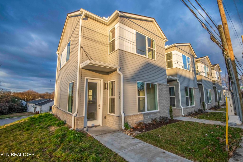 Photo of 2721 Whittle Springs Rd, Knoxville, TN 37917 (MLS # 1328600)