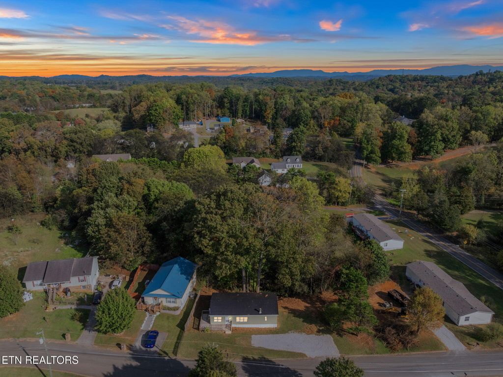 Photo of 4510 Winslow Drive, Strawberry Plains, TN 37871 (MLS # 1319354)