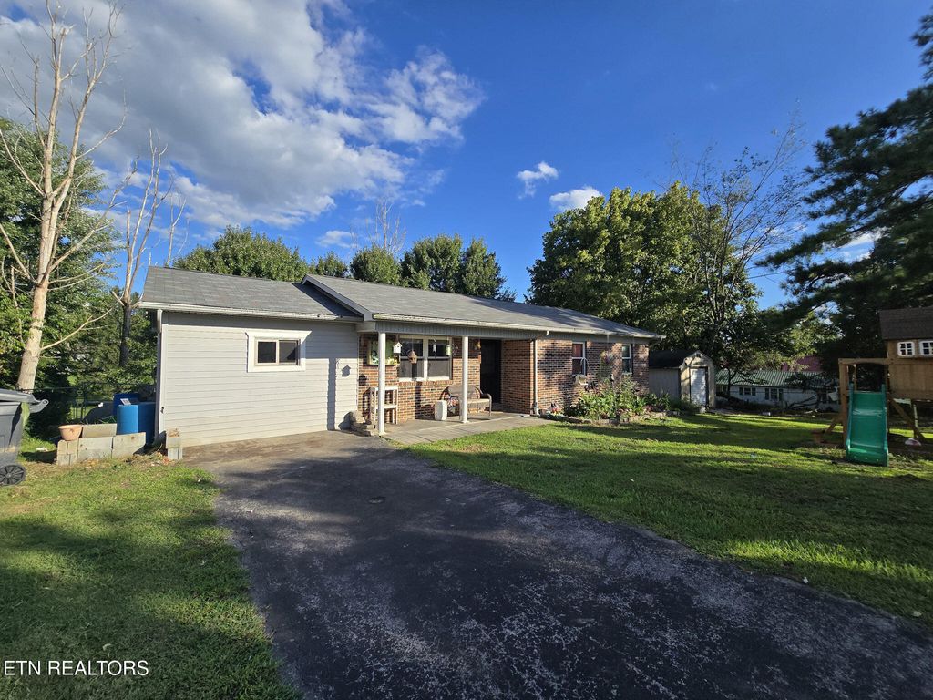 Photo of 1422 Peach St, White Pine, TN 37890 (MLS # 1313198)