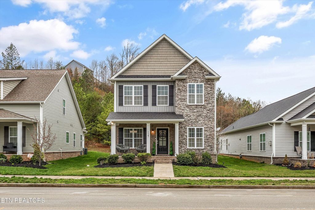 Photo of 127 W Rarity Ridge Pkwy, Oak Ridge, TN 37830 (MLS # 1332925)