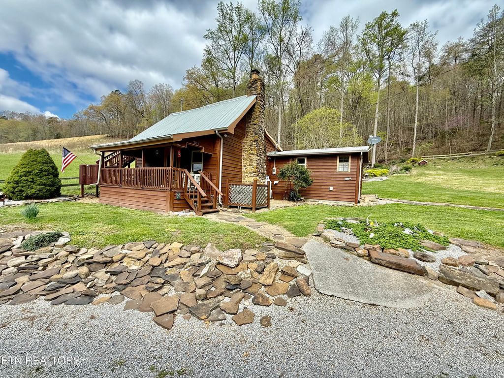 Photo of 2231 STATE HWY 33, Tazewell, TN 37879 (MLS # 1296397)