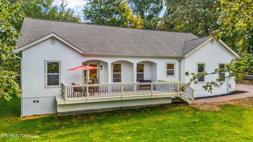 Photo of 4717 Colonial Harbor Drive, Louisville, TN 37777 (MLS # 1354609)