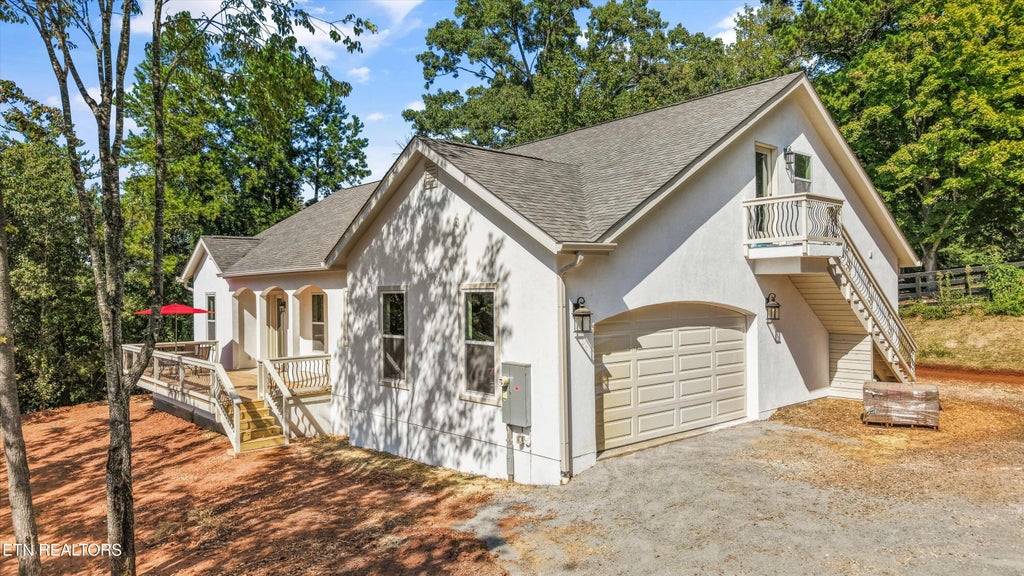 Photo of 4717 Colonial Harbor Drive, Louisville, TN 37777 (MLS # 1354609)