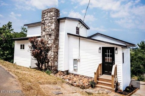 Photo of 2401 Top View Circle, Sevierville, TN 37876 (MLS # 1332034)