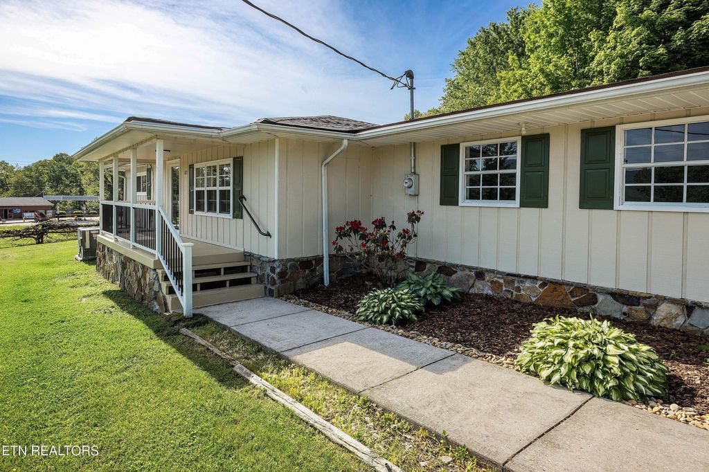 Photo of 107 Clayton Howard Rd, Wartburg, TN 37887 (MLS # 1261894)