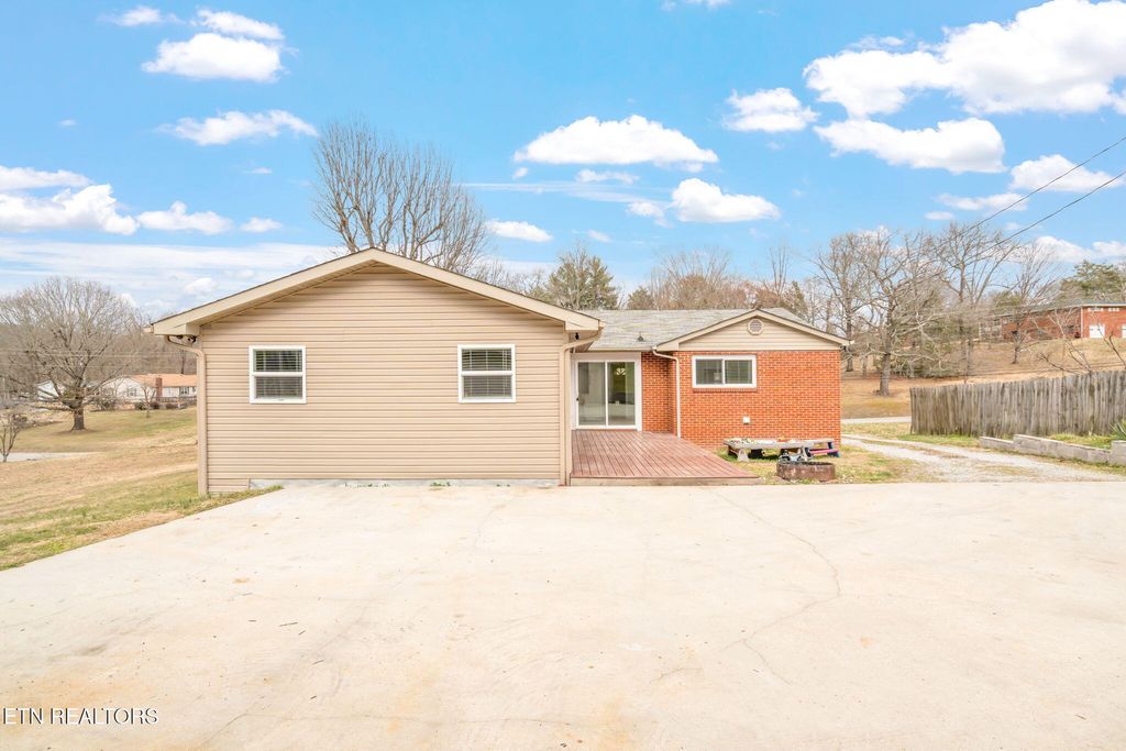 Photo of 311 E Dunn St, Rockwood, TN 37854 (MLS # 1292368)