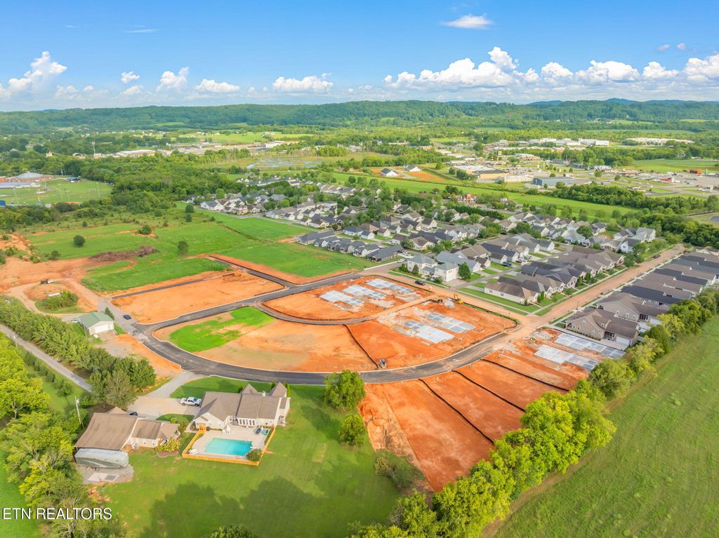 Photo of 914 Stratford Avenue, Sweetwater, TN 37874 (MLS # 1314779)